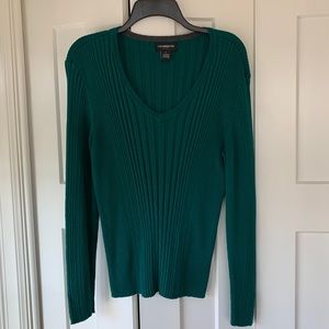Liz Claiborne wide ribbed v neck sweater green